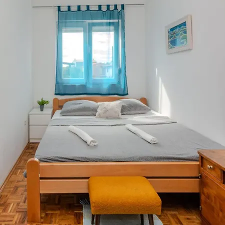 Apartment Dalmatino *